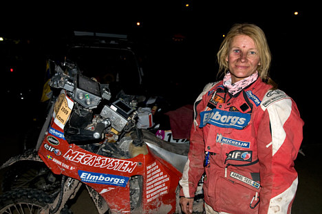 Svenske Annie Seel er kendt som verdens bedste kvindelige cross-country MC-kører. Hun er tidligere verdensmester for kvinder og deltager i FIM Ride Green Eco Enduro i den kommende weekend, inden hun lægger an til endnu en deltagelse i Rallye Dakar 2010.